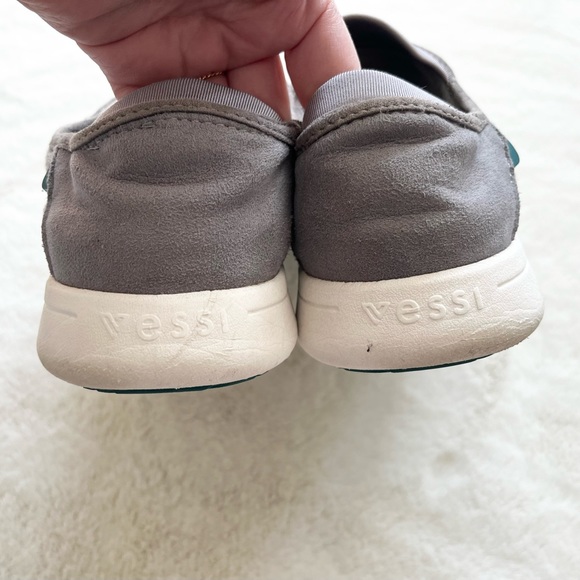 VESSI Sunday Slippers Men’s Size 10 Comfy Stylish Lounge Relax Waterproof - Picture 4 of 7